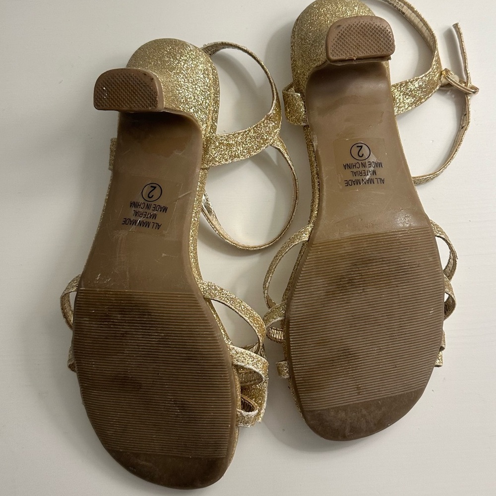 Soda Girls Size 2 Fancy Heels - Picture 3 of 5
